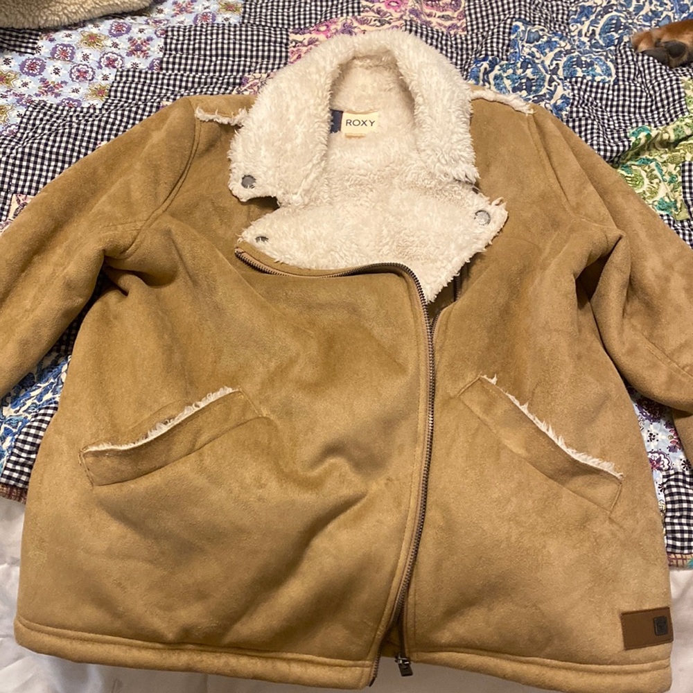 Warm and furry suede jacket from Roxy!